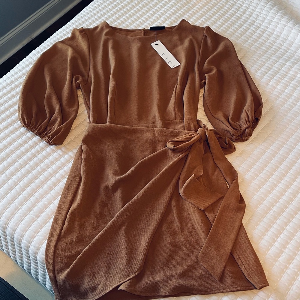 {NWT} VICI Front Tie Dress in Camel size large